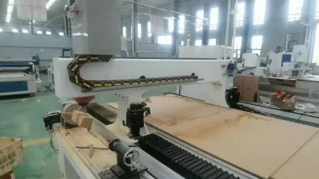 Servomotore di alta qualità Cambio utensile automatico 3D Lavorazione del legno 1325/2040 Macchina per incidere del router di CNC con CE FDA